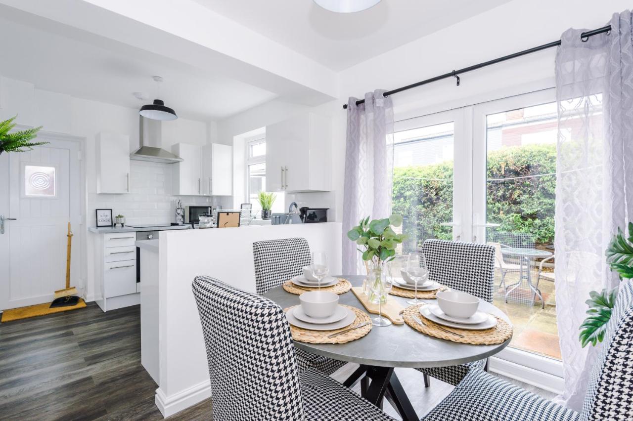 Welcoming 3 Bed Home, 10 Mins From Chester Races And Zoo Saughall المظهر الخارجي الصورة