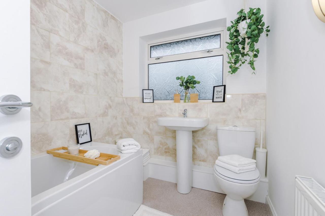 Welcoming 3 Bed Home, 10 Mins From Chester Races And Zoo Saughall المظهر الخارجي الصورة