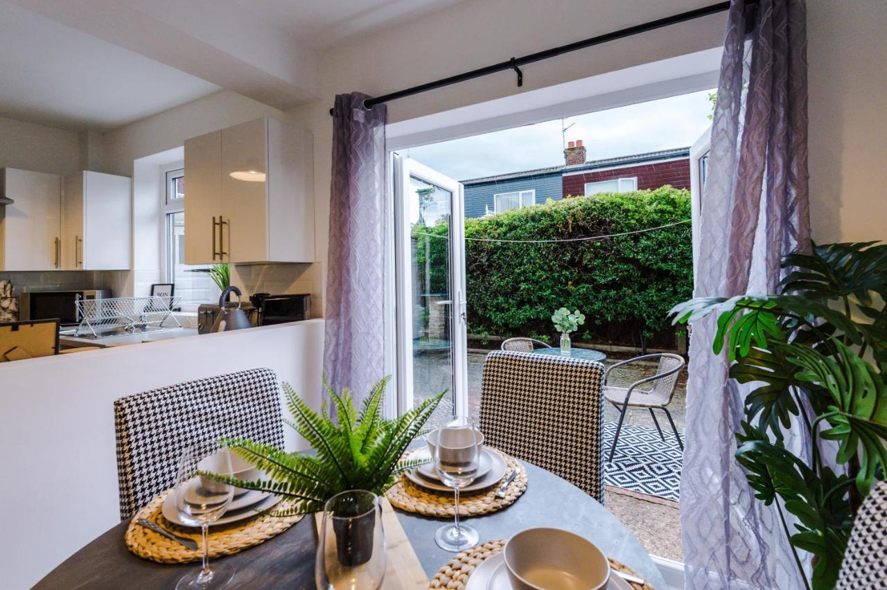 Welcoming 3 Bed Home, 10 Mins From Chester Races And Zoo Saughall المظهر الخارجي الصورة