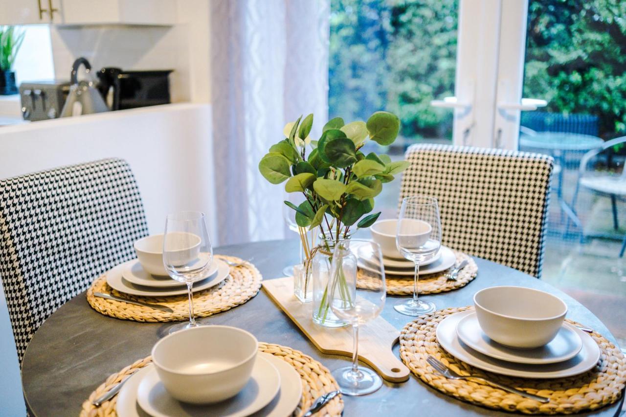 Welcoming 3 Bed Home, 10 Mins From Chester Races And Zoo Saughall المظهر الخارجي الصورة